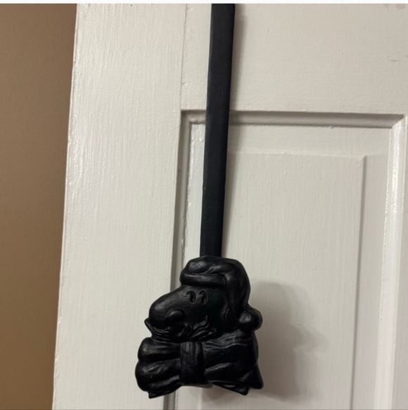 Pottery Barn Peanuts Snoopy Wreath Festive Door Hanger. NWT - Picture 5 of 7